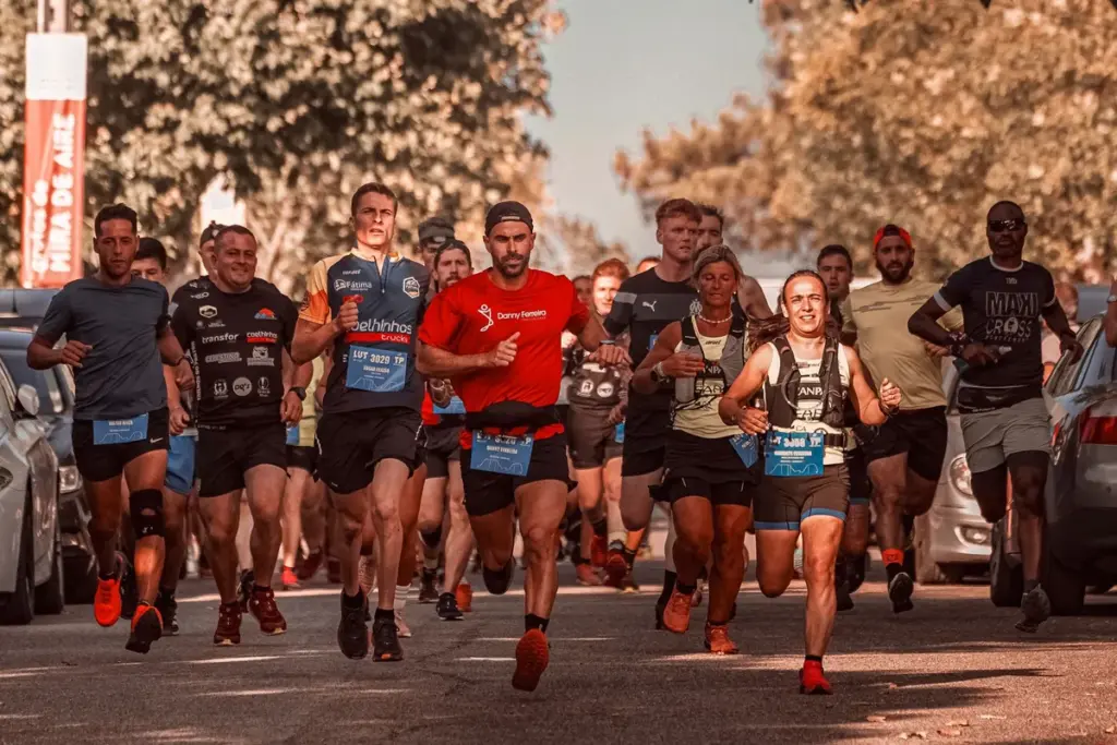 Participantes em uma corrida de rua