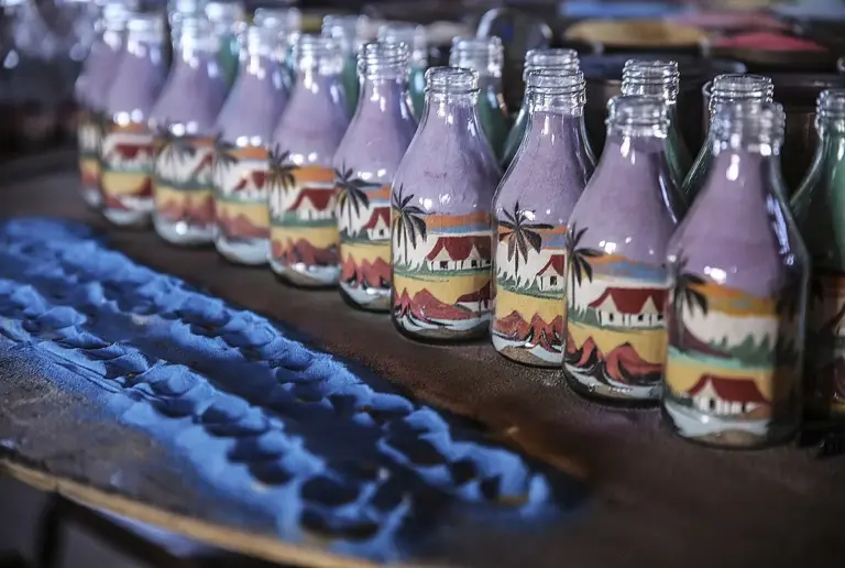 Artesanato de Extremoz: bordado, areia colorida e tapete