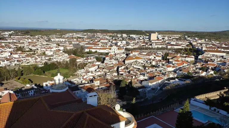 De Estremoz a Extremoz: a origem do nome da cidade